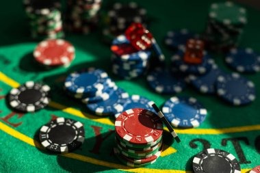 Live Draw interface showing Liga 1 lineup updates and market odds